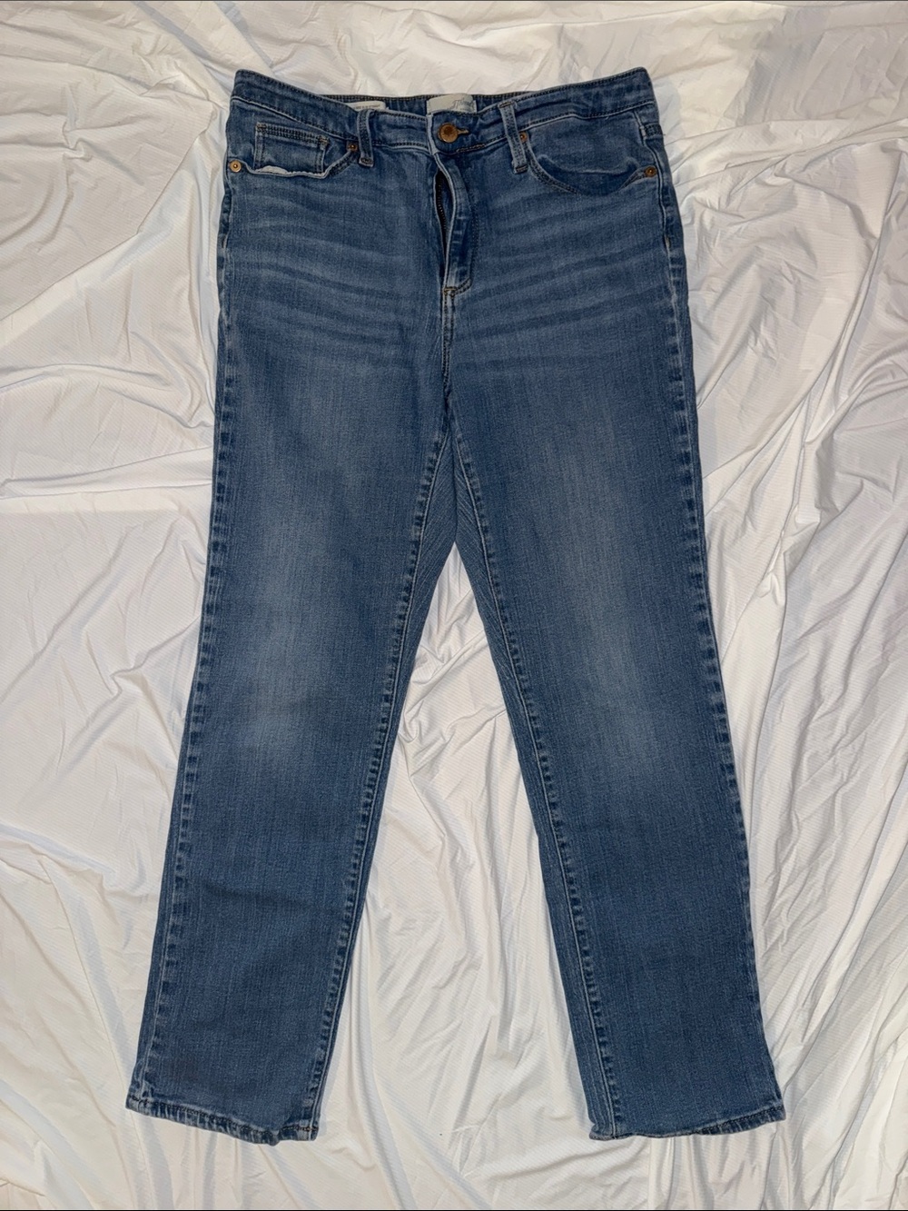 Universal Thread Straight Leg Women's Jeans in Medium Blue Wash